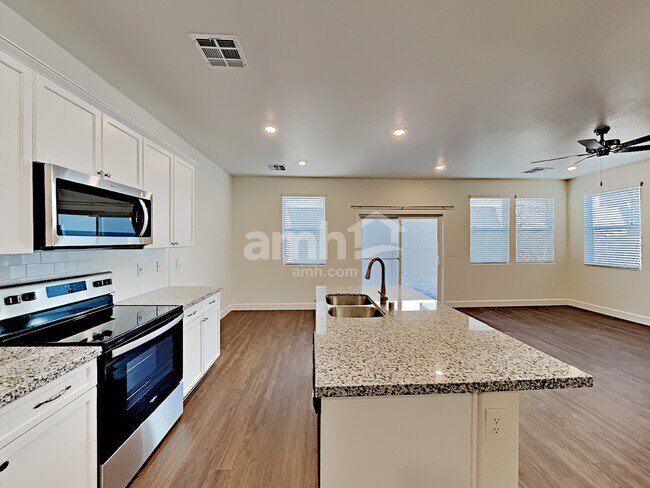 Photo - 4729 Tire Swing St