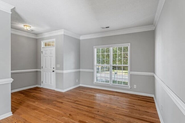 W. Wendover, Beautiful Home, Granite Counter-Tops, SS Appliances, Hardwoods, FP, Deck, Fenced, Ga...