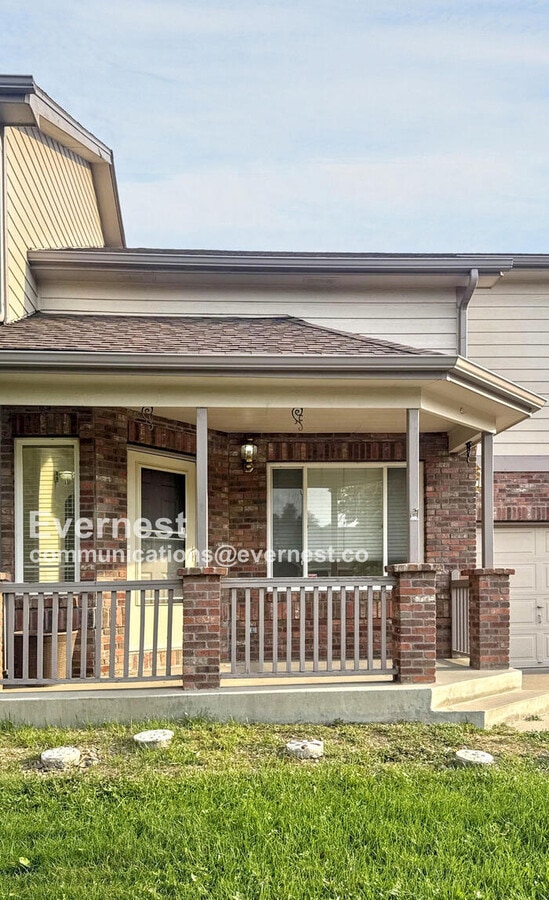 Photo - 301 Newland St House