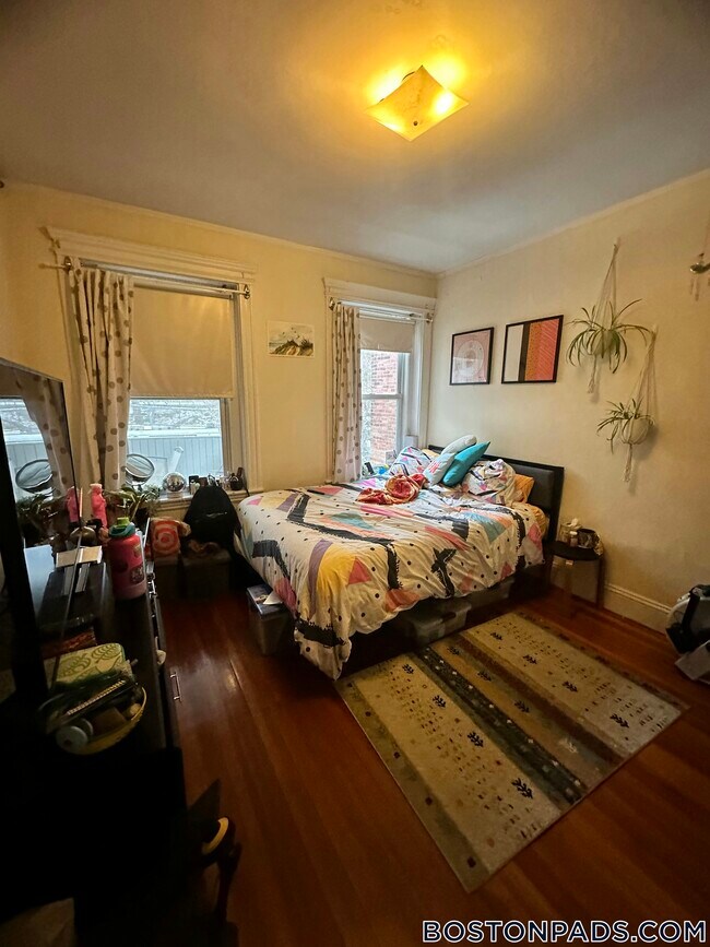10 Strathmore Rd Unit 3