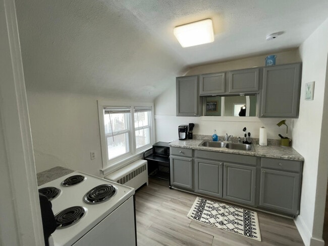 Photo - 105 Maple Ct Unit upper