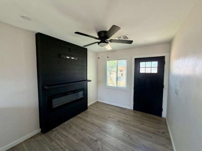 Photo - 1447 E Mountain View Rd Unidad #1