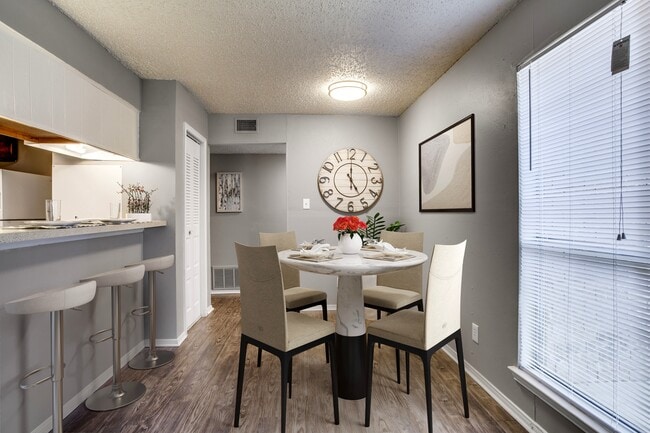 Photo - Londonderry Oaks