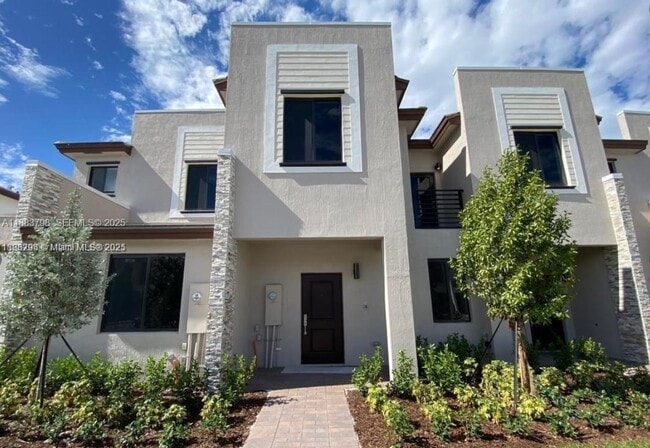 Building Photo - 21071 NE 8th Path