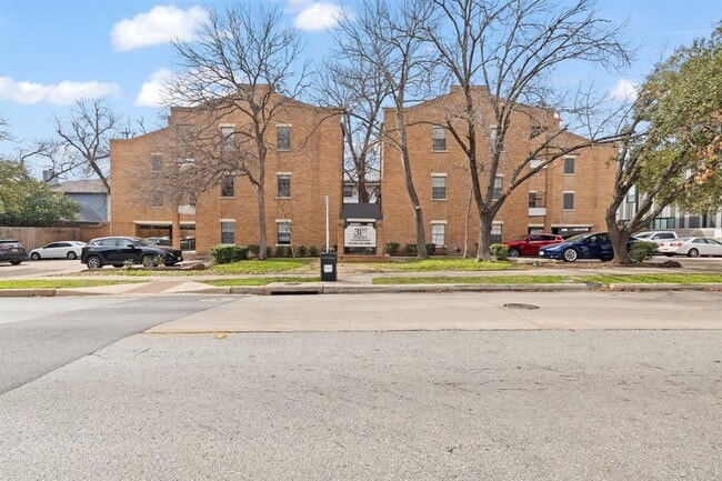 Photo - 203 E 31st St Unidad 308