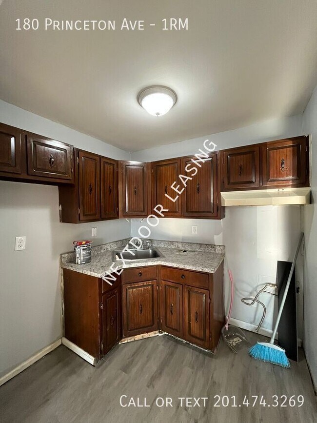 Photo - 180 Princeton Ave Unit 1RM