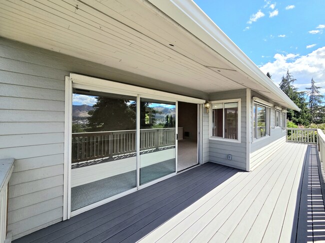 Photo - Extra Large 4-Bed, 2.5-Bath for Rent in East Wenatchee SD!
