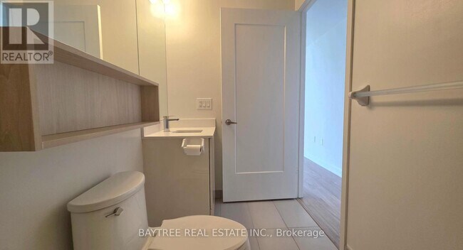 Photo - 70 Princess St Unit 1412 E