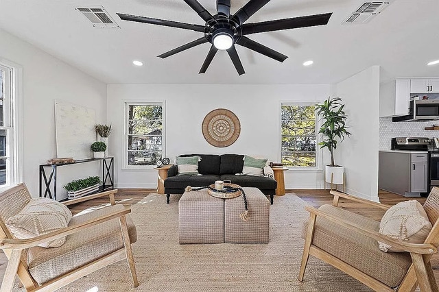 Photo - 3921 Maple Ave