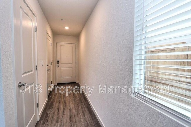 Photo - 2097 Shady Tree Cir