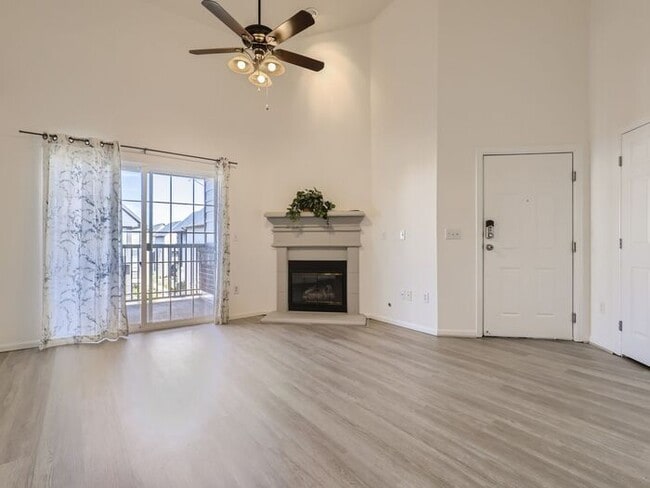 Stunning 2 bedroom 2 bath with loft in Aurora!