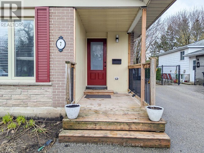 Photo - 7 Burbank Pl