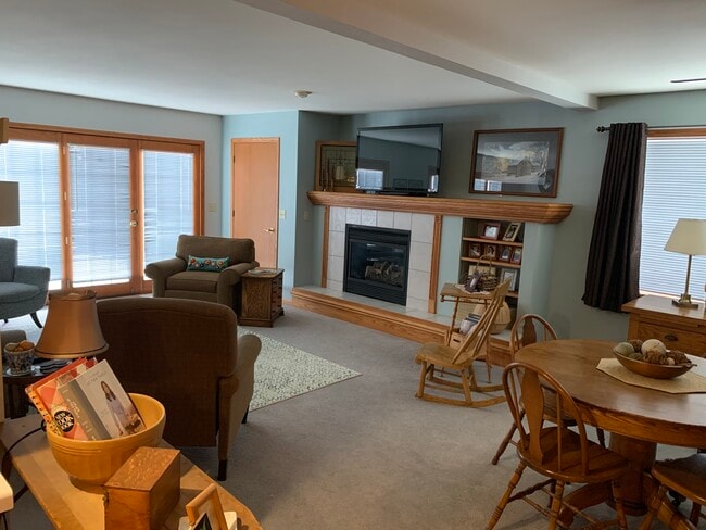 LR - 1152 Grand Ave Unit 1152