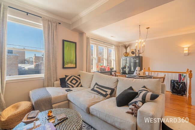 Building Photo - 2209 N Drake-1 Unit 1