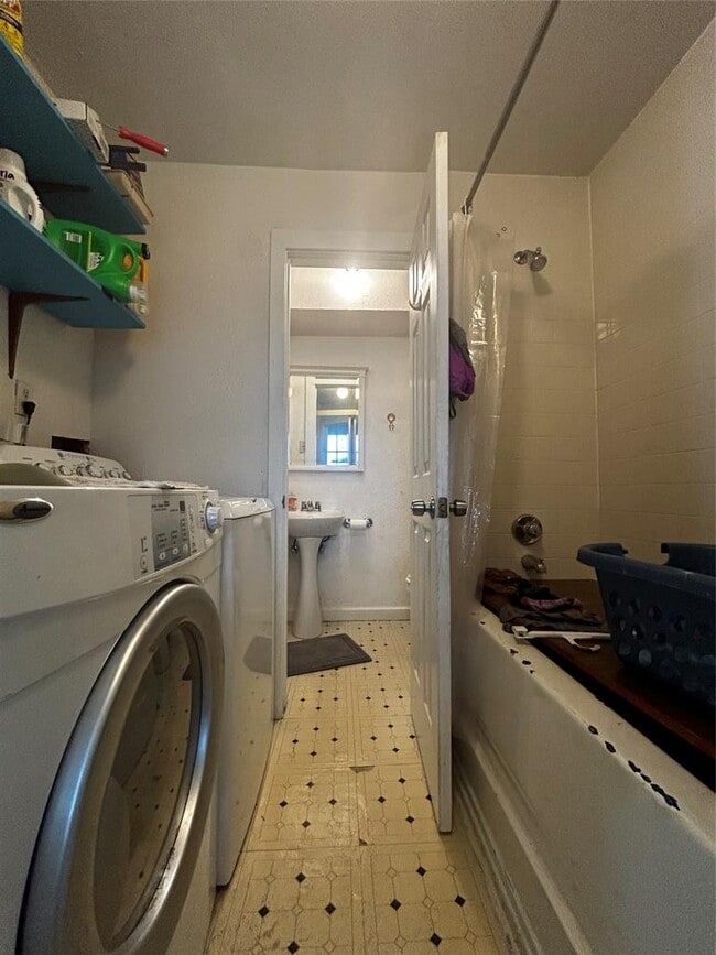 Photo - 4511 Avenue B