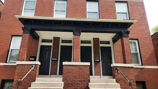 "Charming 1-Bedroom Gem in St. Louis's Vibrant Heart – Alberta Street Awaits!"