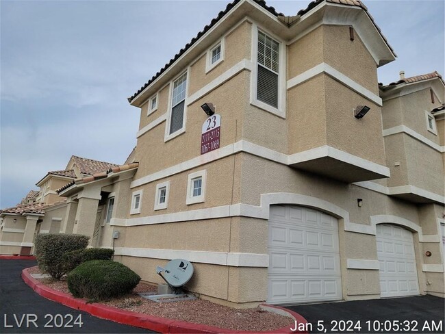 GATED 2 BEDROOM TOWNHOME WITH ATTACHED GAR... - GATED 2 BEDROOM TOWNHOME WITH ATTACHED GAR... Unidad 2115