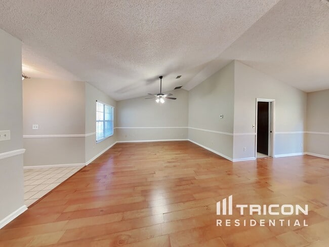 Photo - 1133 Linwood Loop