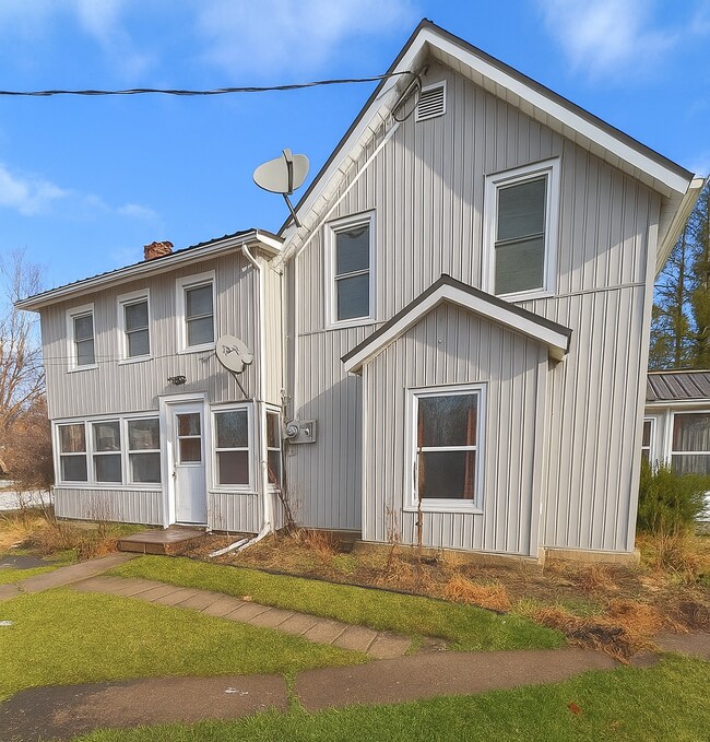 Building Photo - 129 Henry St Unit B