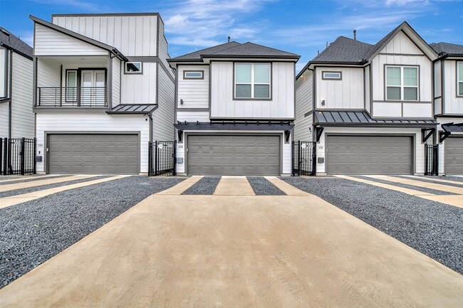 Building Photo - 119A E 43rd St Unit B