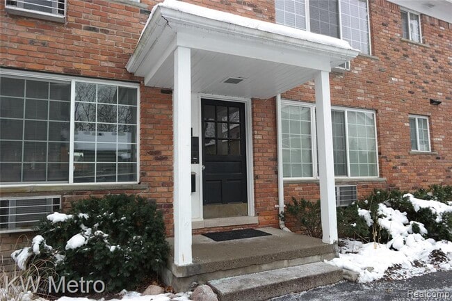 Building Photo - 630 Ann St Unit 8