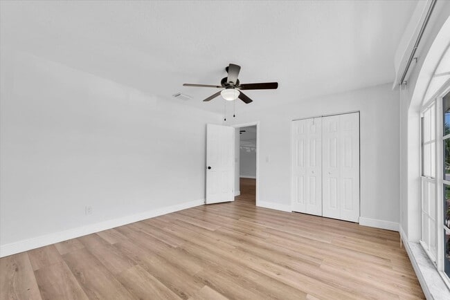 Photo - 1611 3rd Ave W