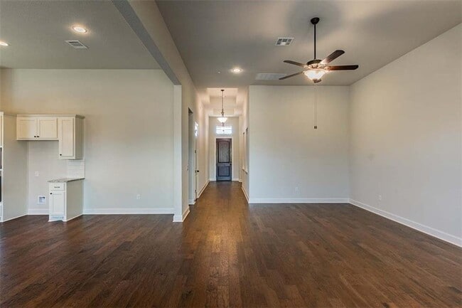 Photo - 932 Hezekiah Ln