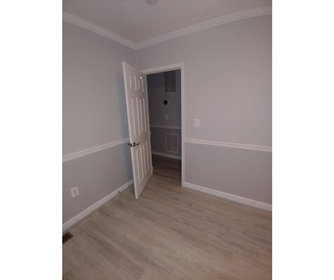 Photo - 452 Main St Unit E Available $800 E