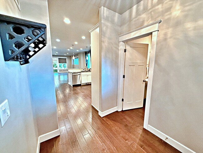 Photo - 1707 SW Moss St