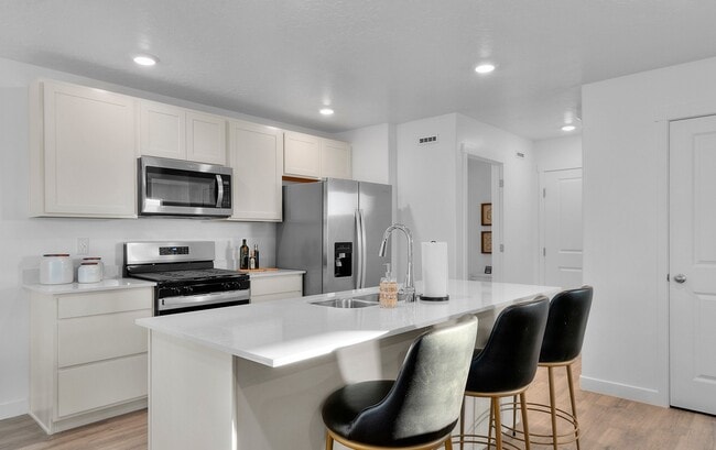 Photo - 1487 E 690 N