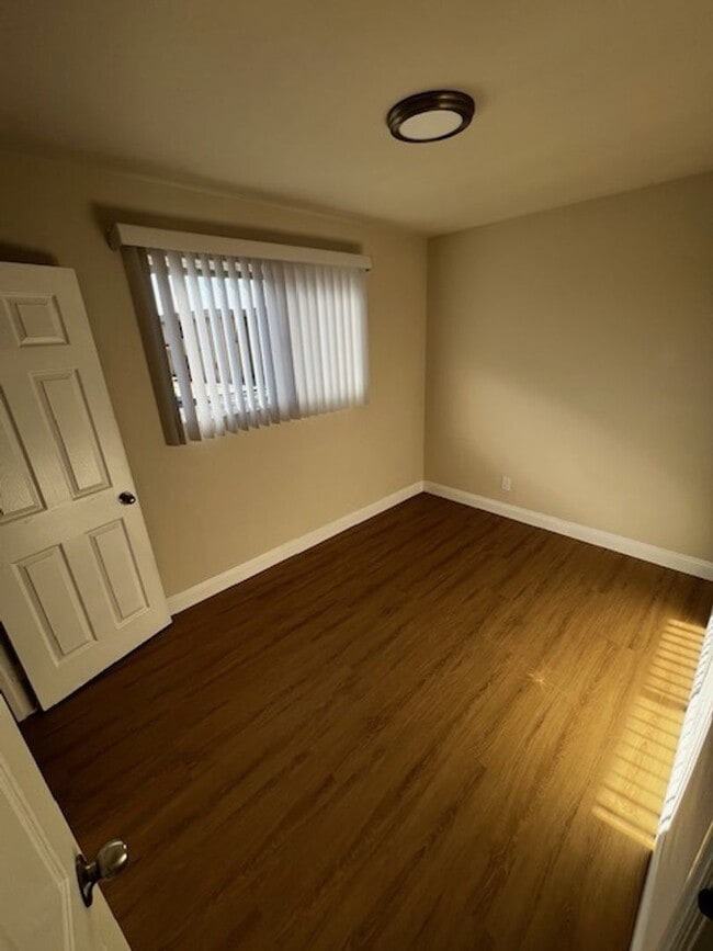 Photo - 2br - 1/2 twin Home with yard , garage and lots of parking