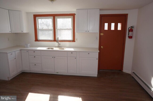 Photo - 250 E Chestnut St