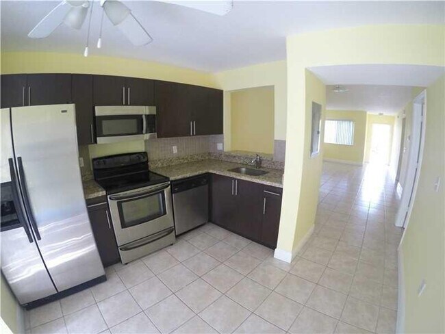 Photo - 4785 SW 62nd Ave Unit 102