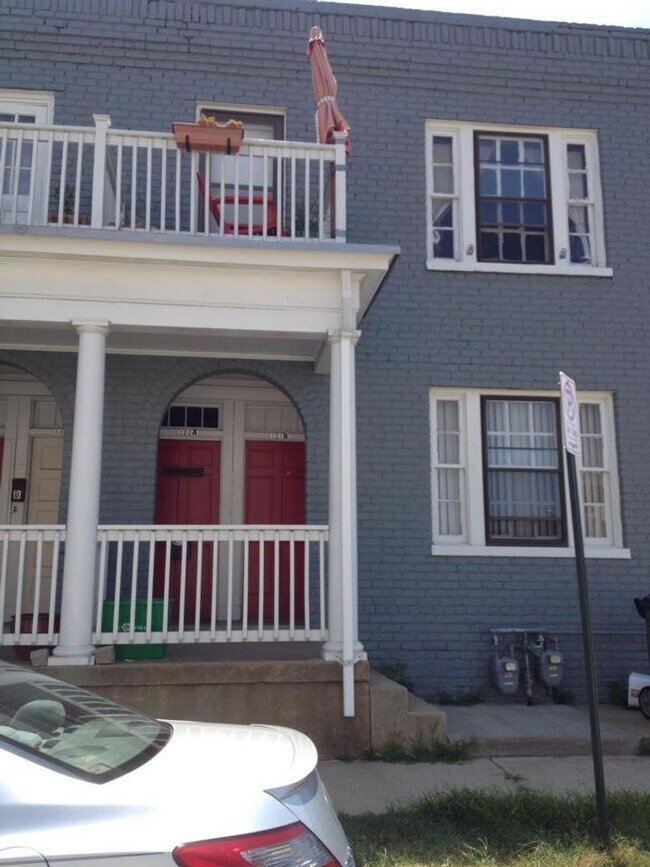 Building Photo - 121 S Stafford Ave Unit B