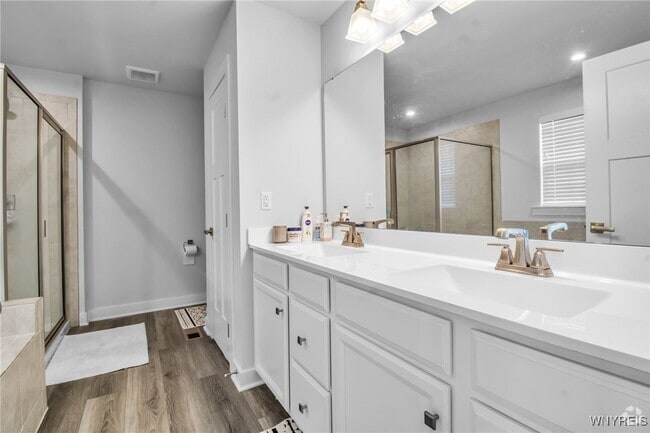 Building Photo - 4966 Brauer Dr Rental