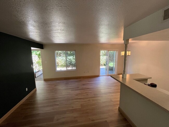 820 Villa Ln