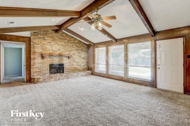 1021 Shadywood Ln