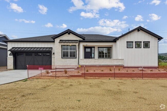 Building Photo - Gorgeous Ranch with 4 BR/3 1/2 Baths in Li... Rental
