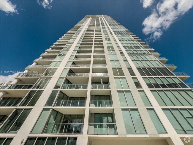 Building Photo - 2900 NE 7th Ave Unit 3208 Rental