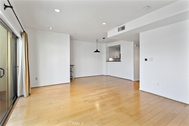 Photo - 159 W Green St