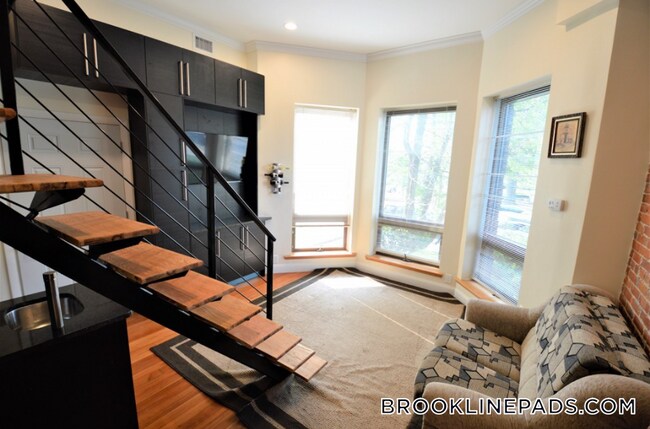 Photo - 1689 Beacon St Unit 8