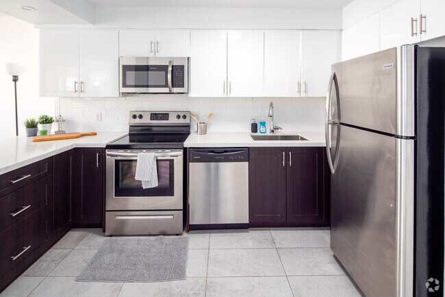 Interior Photo - 455 Maple