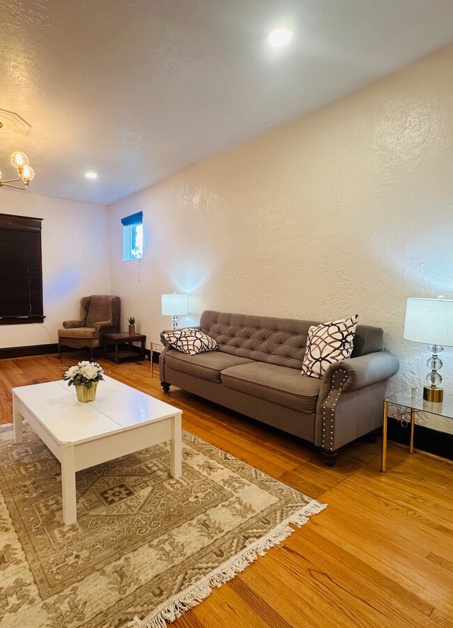 Building Photo - 8536 Mathilda Ave Rental