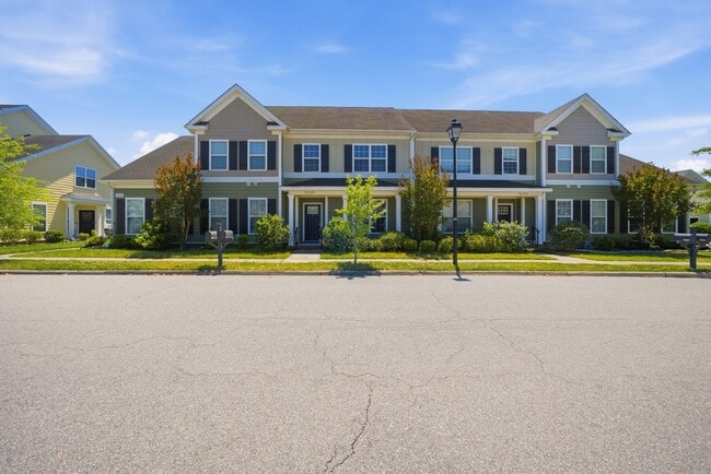 Photo - 3135 Patrick Henry Dr