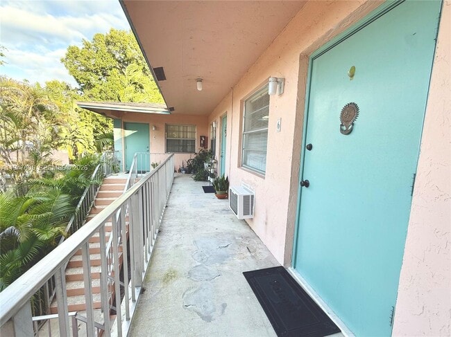 Photo - 10 SE 9th Ave Unit 6