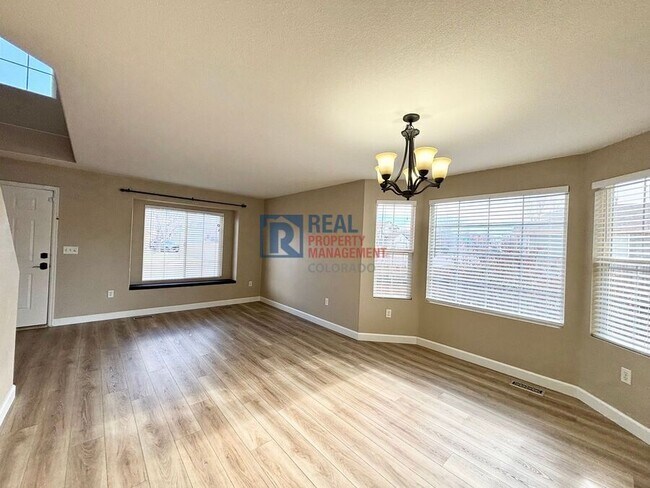 Photo - 5303 Territorial St