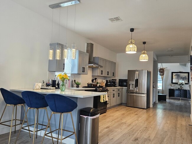 Photo - 84 Center Ave