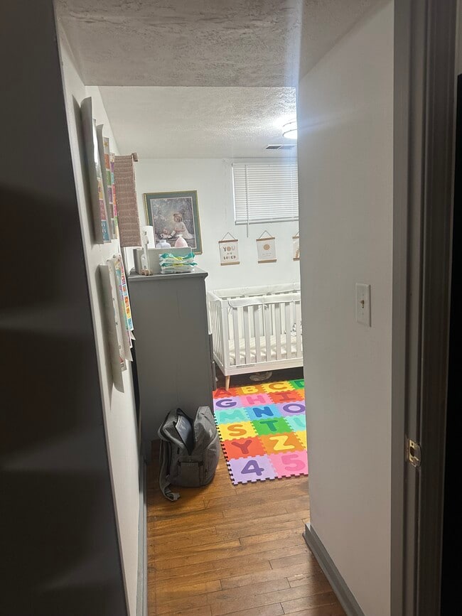 small bedroom - 623 S 33rd St Unit #3