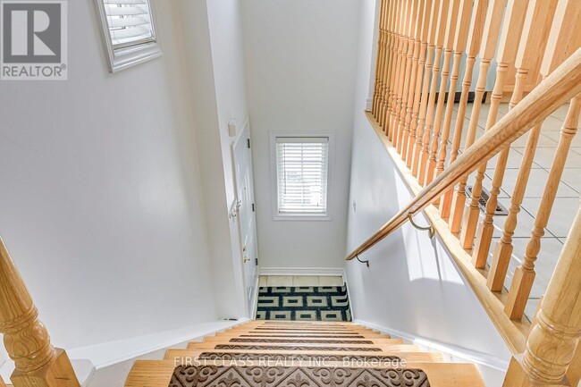 Photo - 1128 Dundas St W