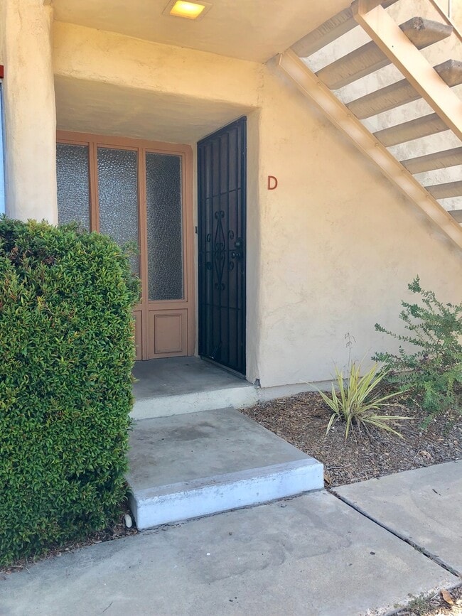 Building Photo - Spacious and lovely 2 bedroom 2 bath Condo... Unit D
